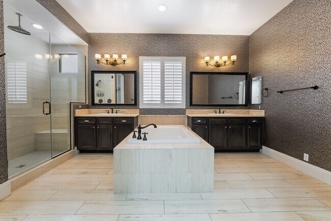 Building Photo - Elegant model home at Club Madeira!