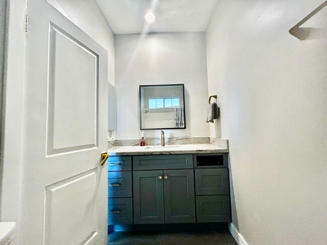 Building Photo - 41575 Ashford Pl