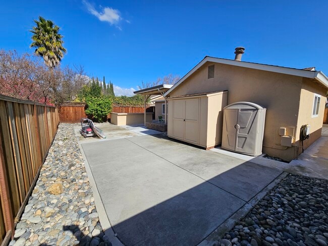 Building Photo - 119 Houlton Ct