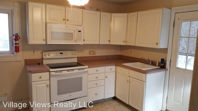 Building Photo - 102 E Brown St