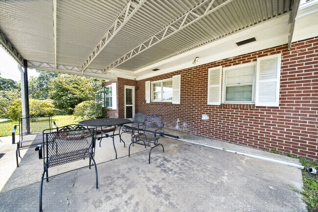 Building Photo - 606 Harper Rd
