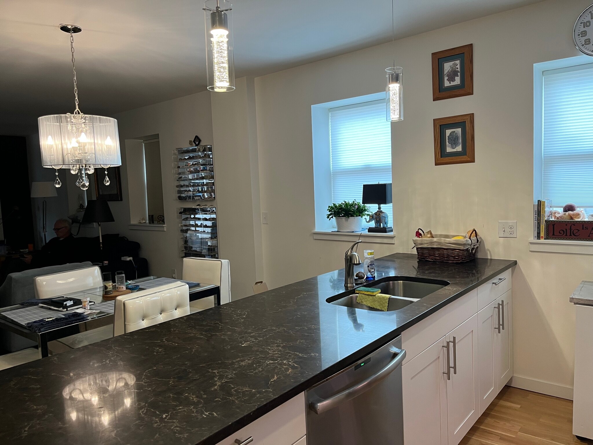 Building Photo - 2835 W Parkside Pl