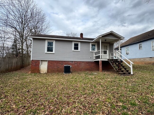 Building Photo - 2/1 House in Shelby, NC - House will be deep cleaned
