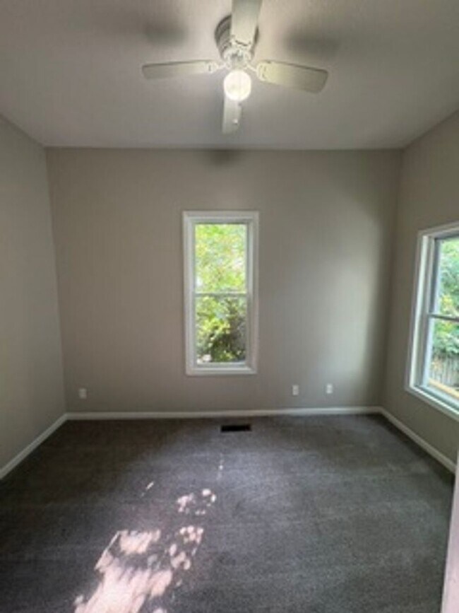 Building Photo - 4 bedroom single family home in Peoria for Rent