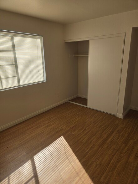 Building Photo - 2706 Jennydiane Dr