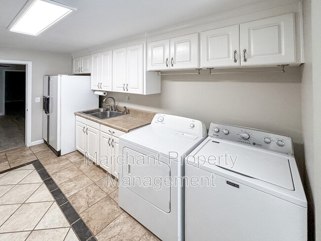 Building Photo - 317 Hunter Rd