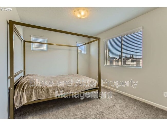 Building Photo - 12357 SE Goali Ct