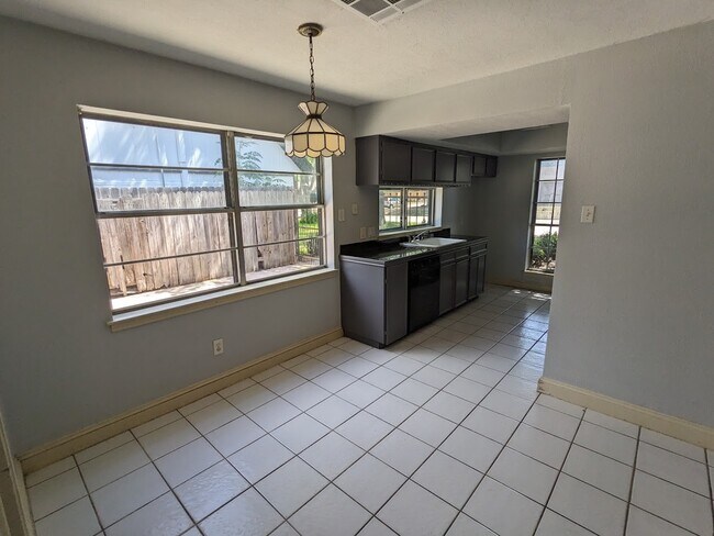 Building Photo - 7003 Livery Ln