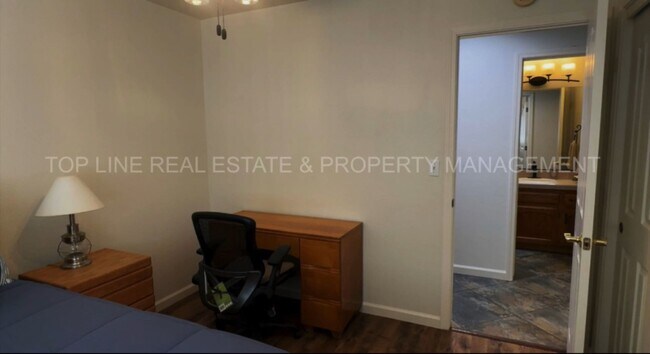 Building Photo - Fully Furnished Home with Pool – Prime Location in Visalia, CA