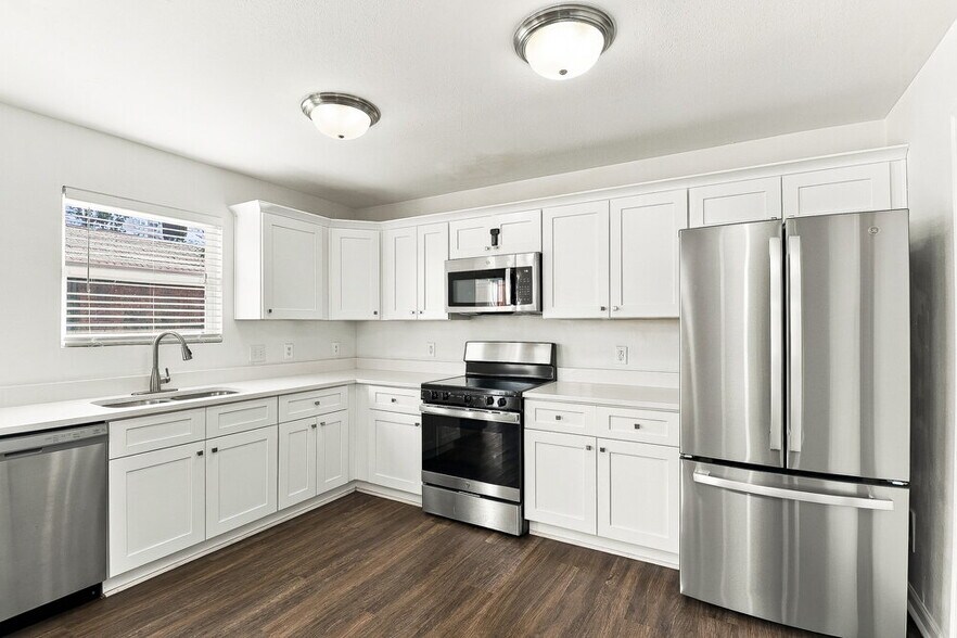 Building Photo - 1605 Bray Dr