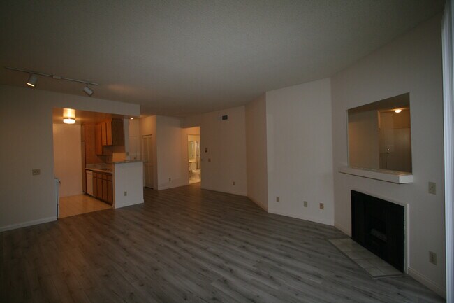 Building Photo - 3637 Clarington Ave