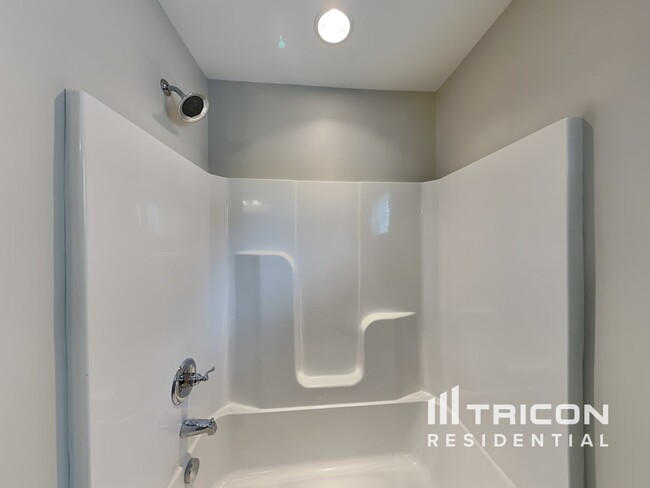 Building Photo - 279 Carellton Dr