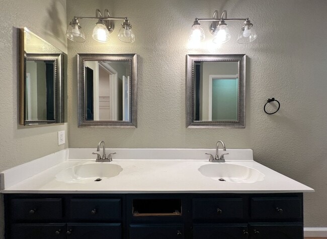 Building Photo - Updated Three Bedroom Home in the Heart of Napa