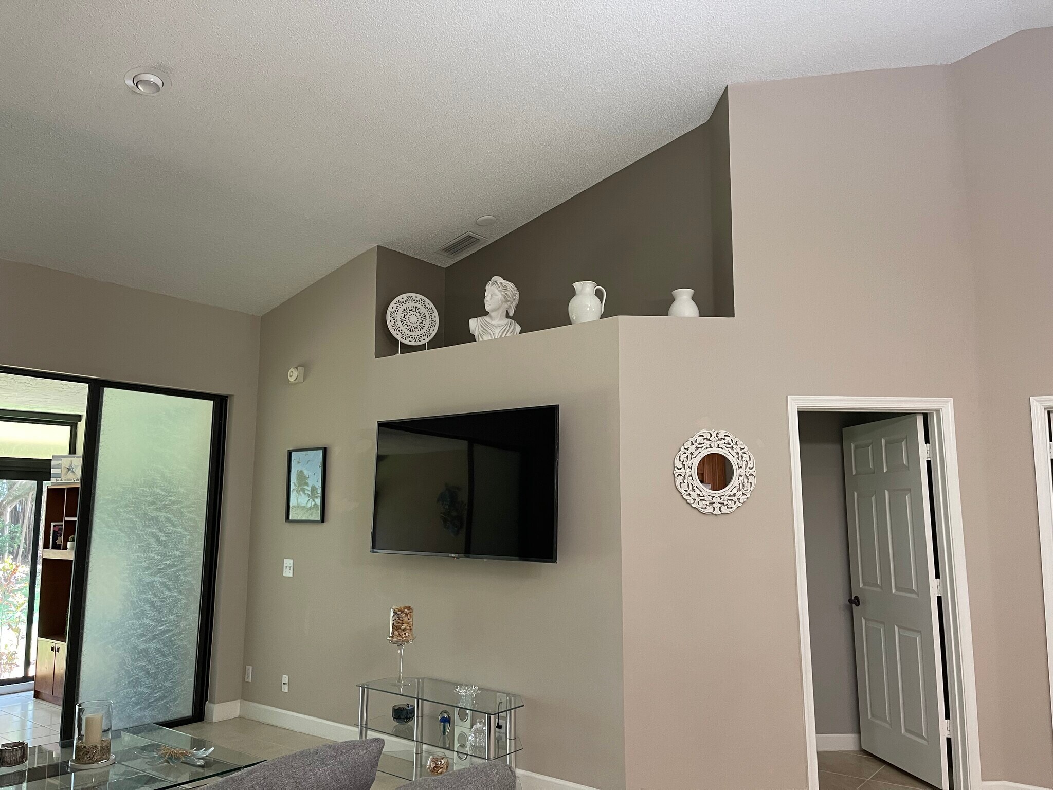 Living room decor - 7942 Lexington Club Blvd
