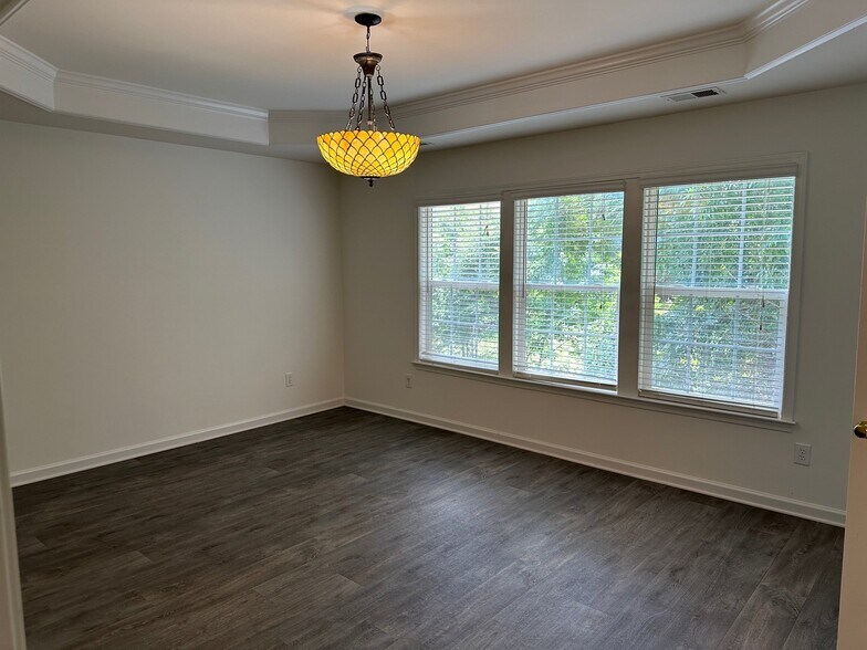 Building Photo - 7811 Noland Woods Dr