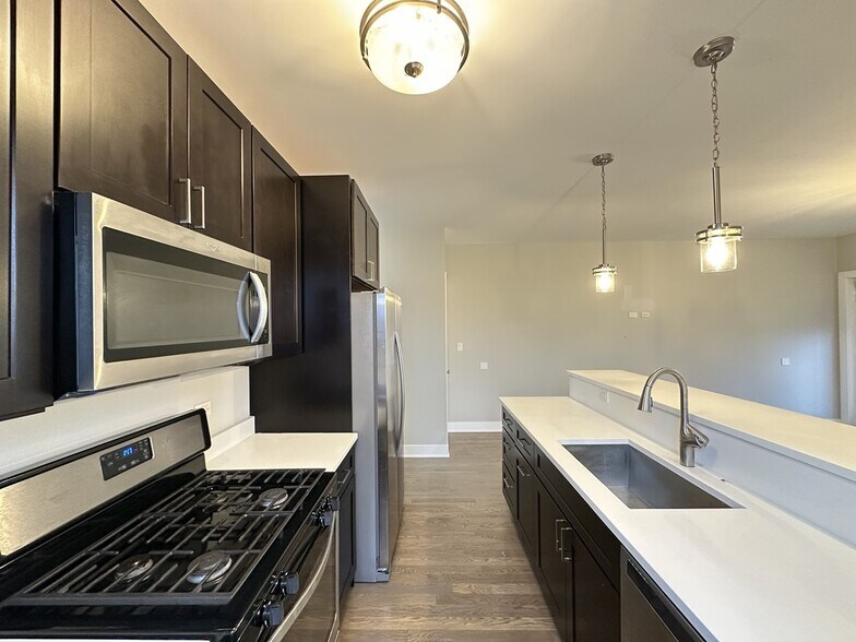 Building Photo - 1921 W 21st St