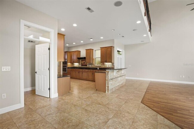 Building Photo - 5554 Palm Lake Cir
