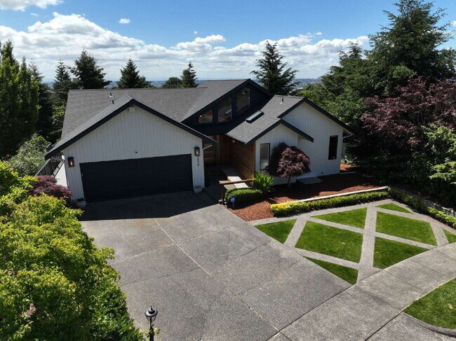 Building Photo - Sophisticated and Elegant home is located in Harbor Ridge at Browns Point. Spacious 4 bedroom, 4 ...