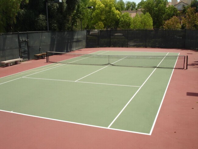 Building Photo - Beautiful 2-Bedroom Lower-Unit Condo in Sienna Villas of Valencia!