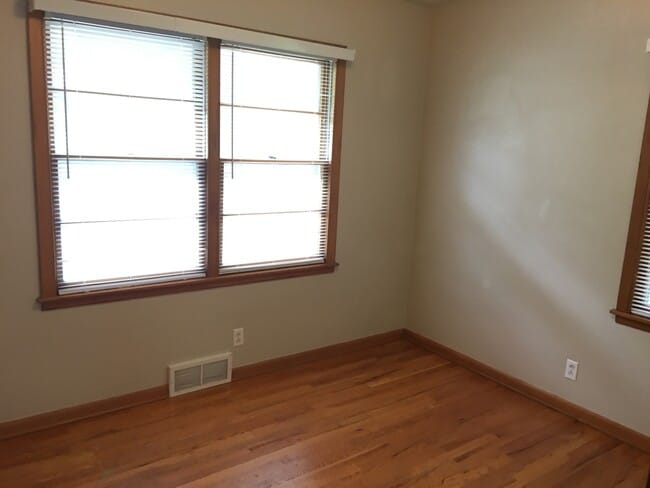 Building Photo - 1141 S 44th St