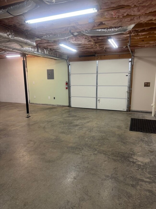 Building Photo - 2032 Bill Hicks Dr