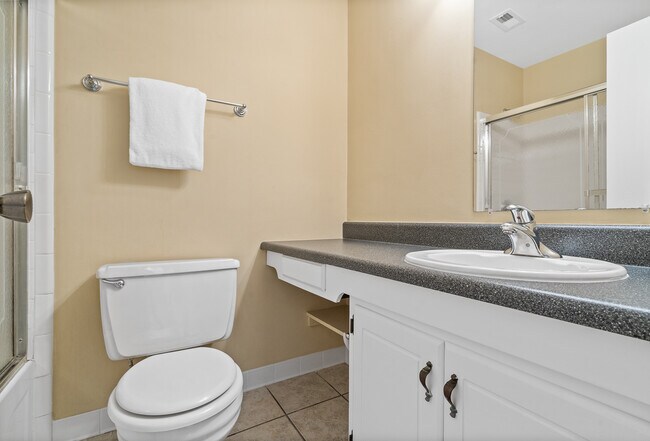 Building Photo - 8426 Williamsburg Cir