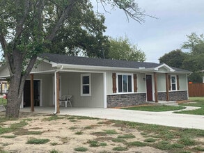 Building Photo - 110 N Bell St