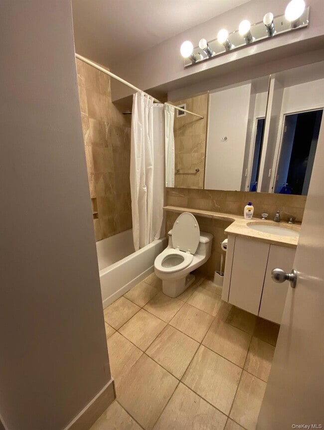 Building Photo - 415 E 37th St