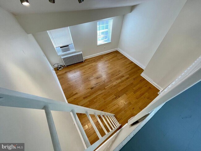 Building Photo - 233 Brown St