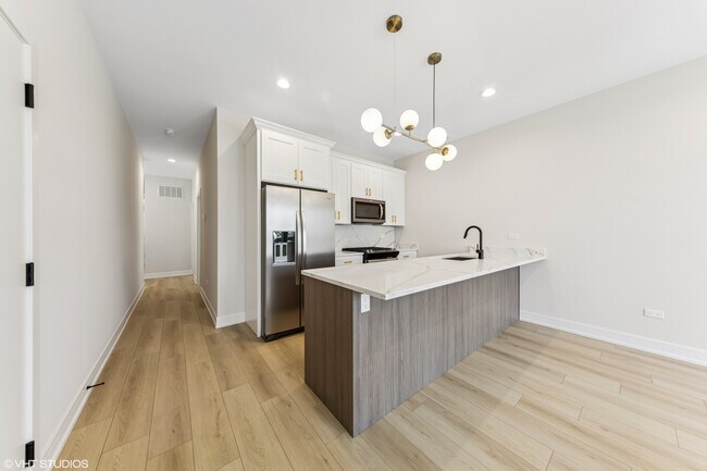 Building Photo - 5000 S Prairie Ave