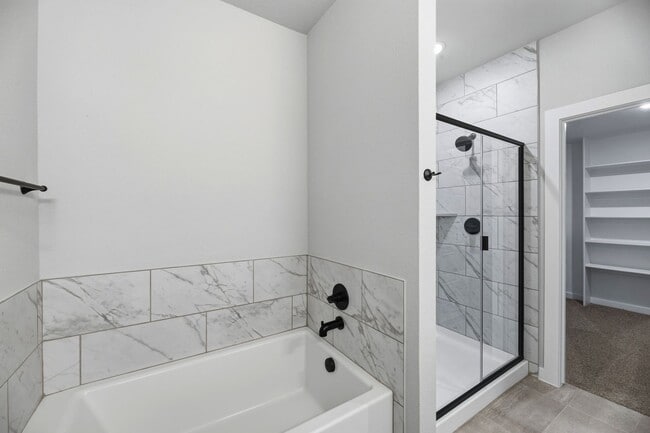 Building Photo - AVAILABLE NOW!  CUL-DE-SAC TRIPLEX LOT LOCATED ON 1-ACRE IN MIDLOTHIAN, TX!