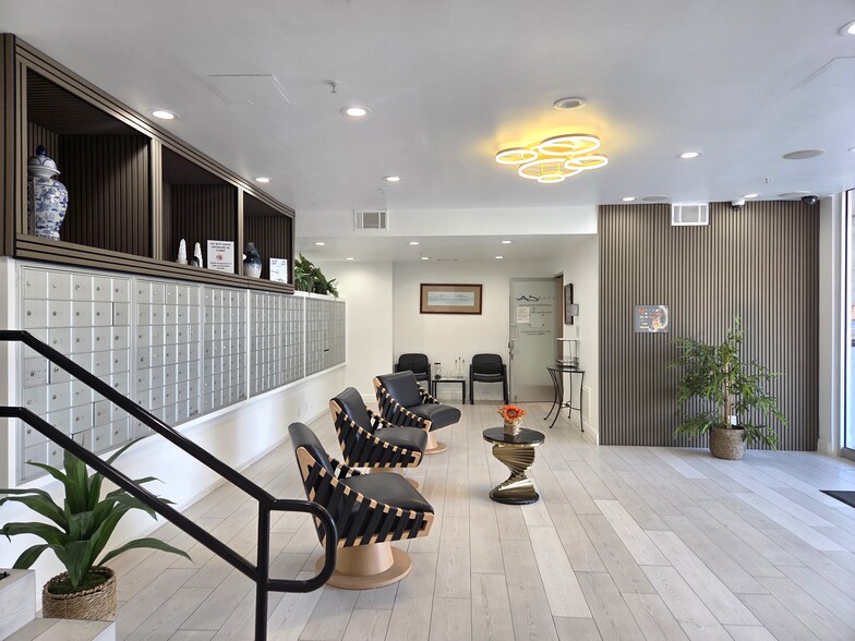 Lobby - 10982 Roebling Ave