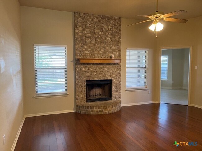 Building Photo - 3906 Lone Oak Dr