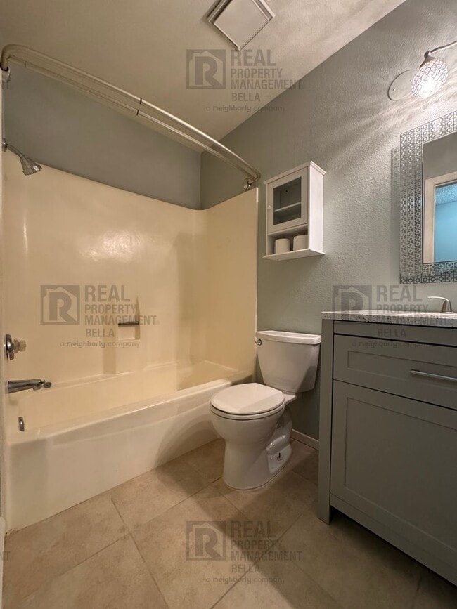 Building Photo - Move-In Ready 2-Bed, 2-Bath in Lake Elsinore