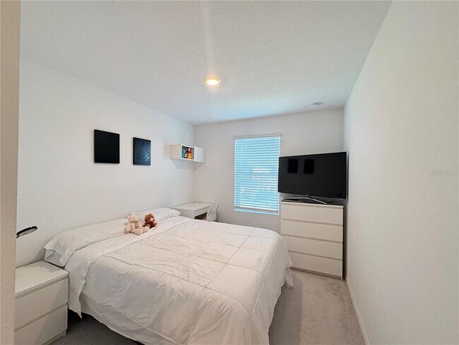 Building Photo - 5020 Revolutionary Wy