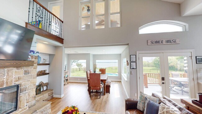 Building Photo - 430 Peninsula Dr