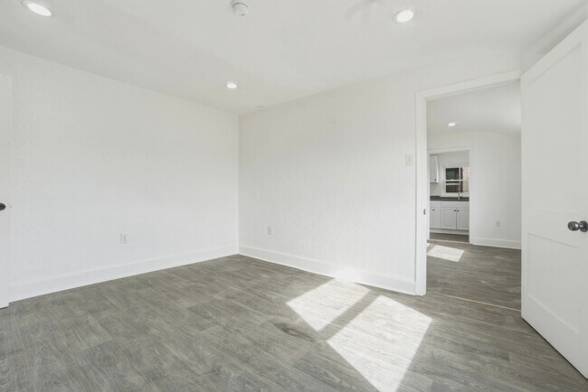 Building Photo - 159 Hagerstown
