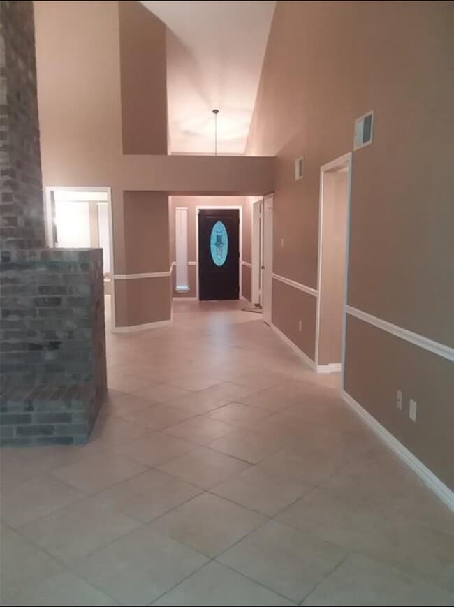 Building Photo - 7414 Seton Lake Dr