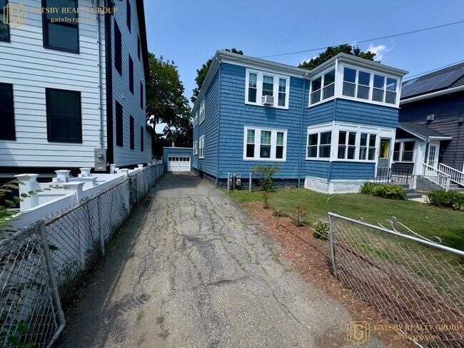 Building Photo - 137 Fayerweather St
