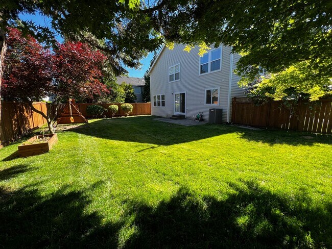 Building Photo - Dupont 4 bedroom plus loft home