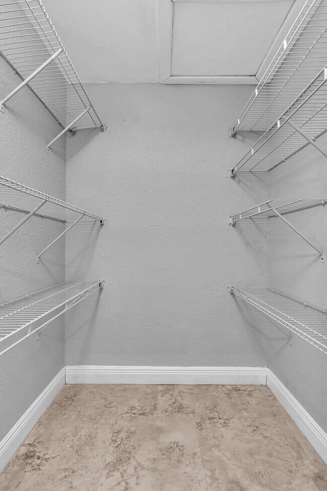 Building Photo - 2881 N Oakland Forest Dr