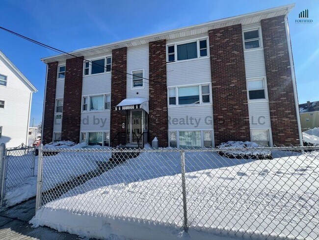 Building Photo - 2352 S Main St