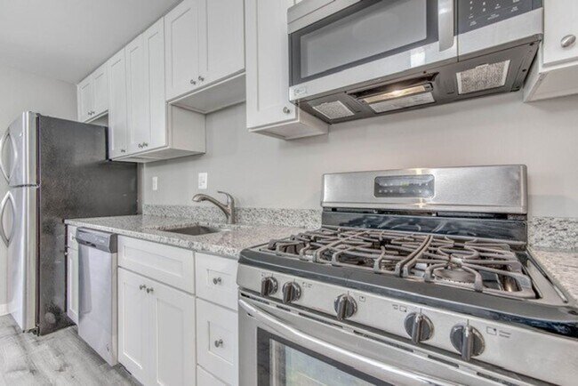 Building Photo - Apartment in Upper Fells Point, Baltimore, MD!