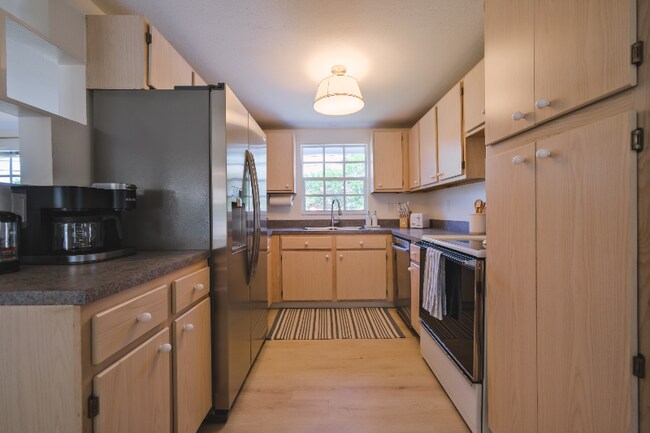 Building Photo - 1752 Banyan Dr