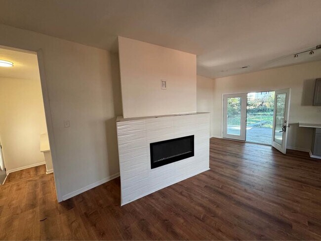 Building Photo - 14 Dellwood Dr