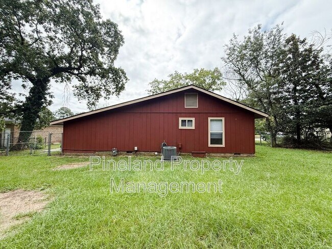 Building Photo - 888 De Paul Dr