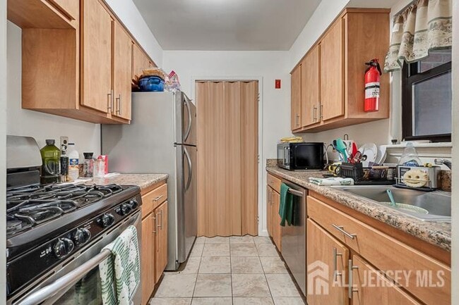 Building Photo - 142 Beverly Hill Terrace