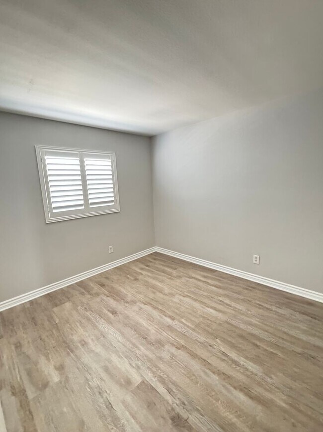 Building Photo - Beautiful 4- Bedroom Home