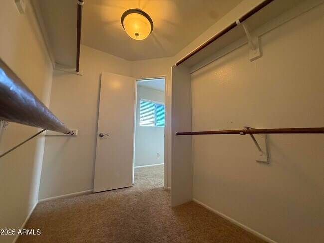 Building Photo - 422 E Wescott Dr