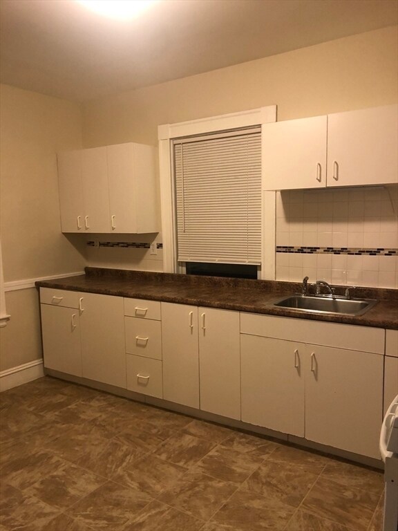 Building Photo - 180 Lewis St